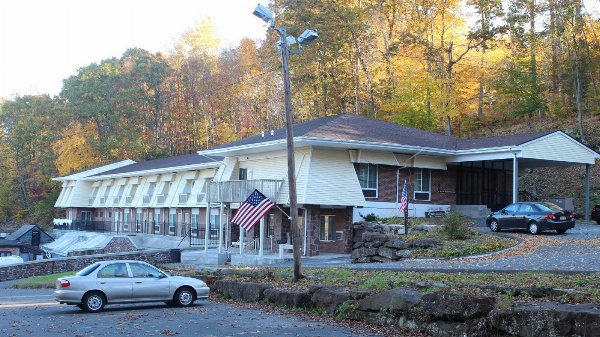 Passport Inn and Suites - Middletown image 1